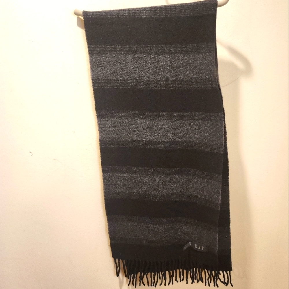 GAP 100% wool navy and gray unisex Scarf